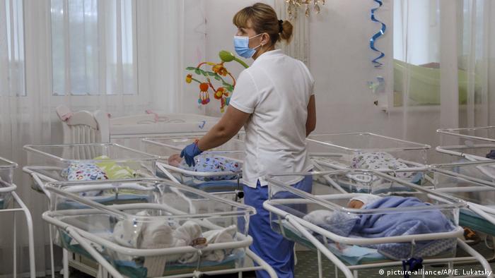Je li surogat majčinstvo legalno u Ukrajini? (Vodič za 2026. za međunarodne roditelje)